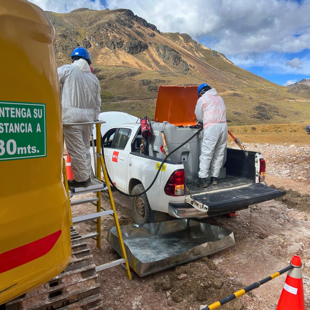Reabastecimiento de diésel con bomba